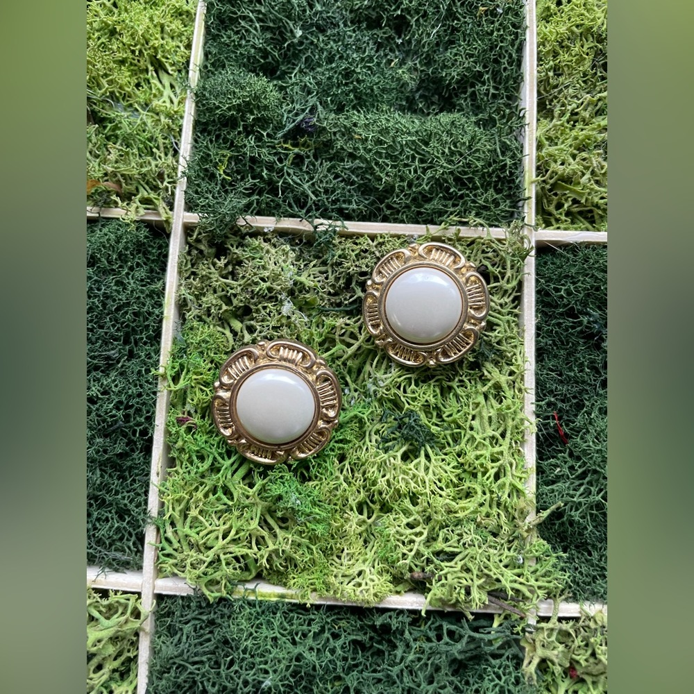 Pearl Clip On Earrings